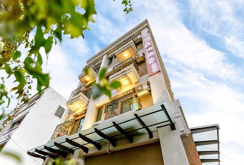 幸福加油站電梯民宿 -近東大門夜市 Hualien stad Exteriör bild
